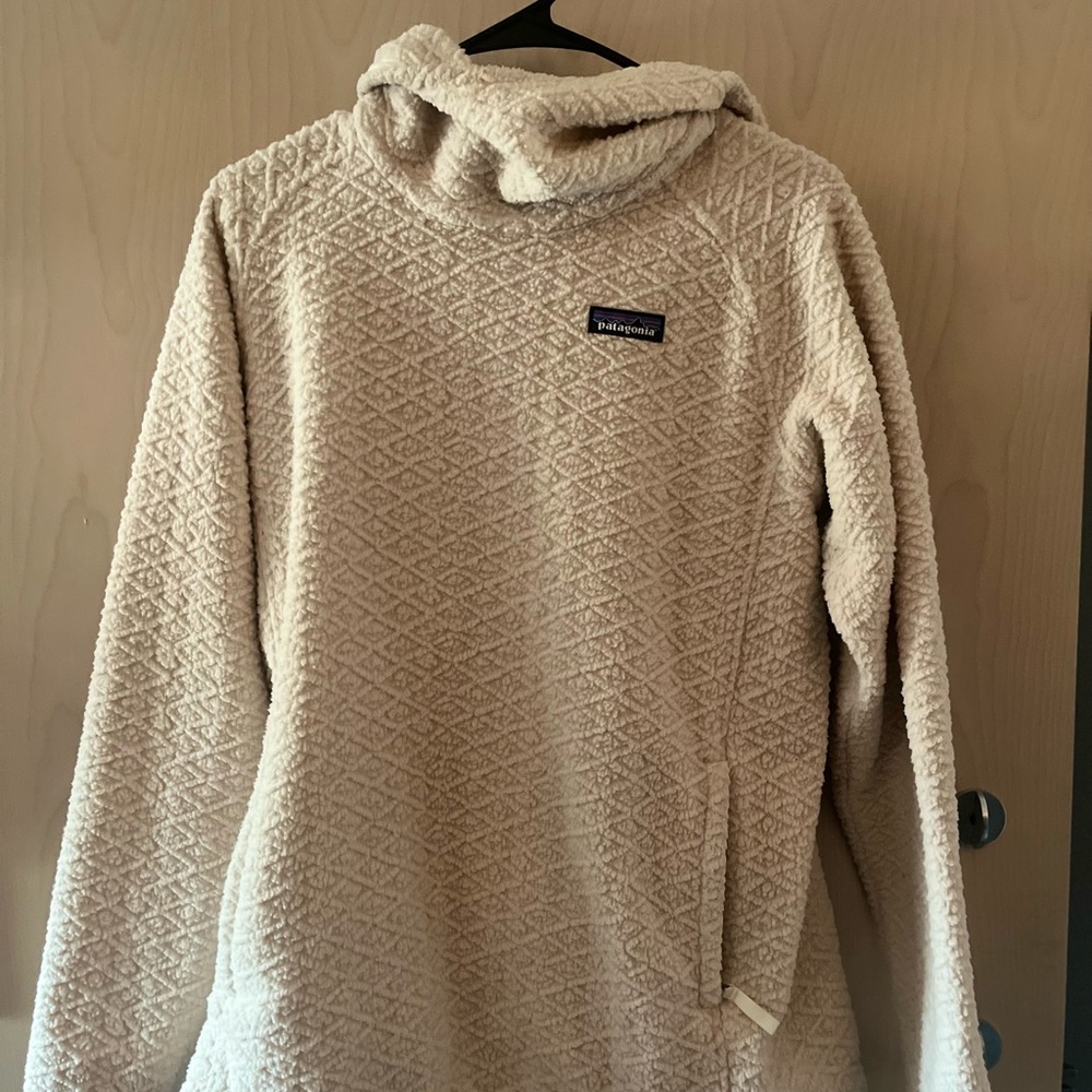 Patagonia pull over fleece!